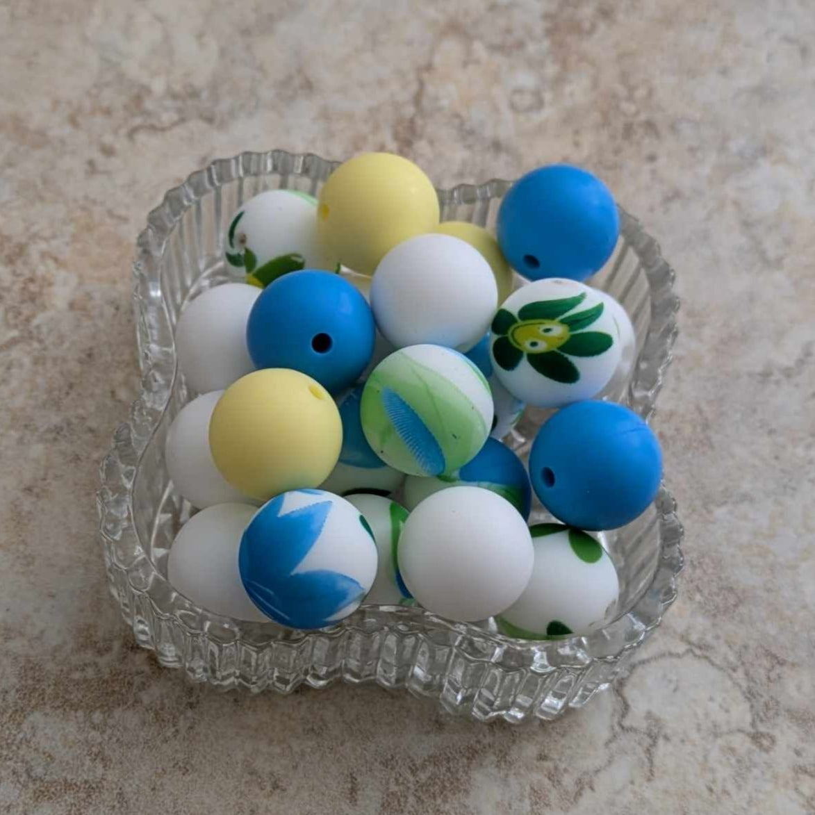 15mm Silicone Bead Set - 40 pcs - Blue, White, Yellow, Floral Face