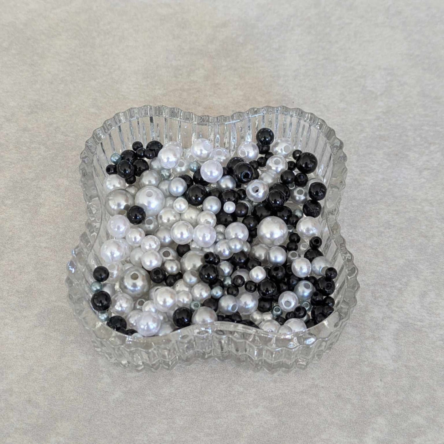 3-8mm round acrylic bead set - 150 pcs - Black, White, Silver