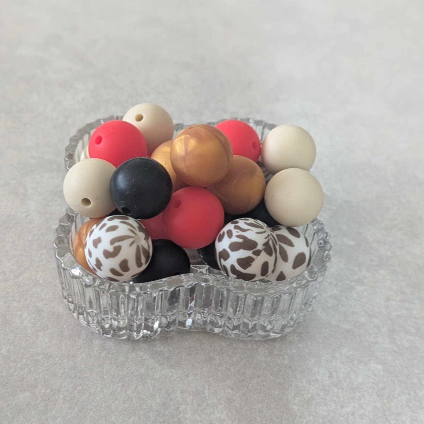 15 mm - silicone bead set - 25 pcs - Gold, Red, Cowhide, Navajo White, Black