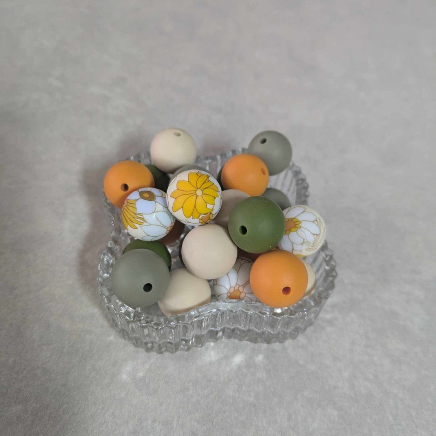 15 mm - silicone bead set - 25 pcs - Floral, Mango, Navajo White, Greens