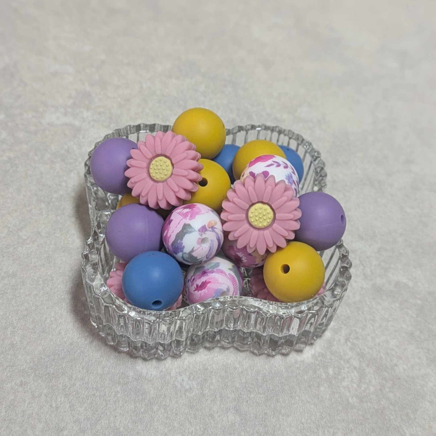 15 mm - silicone bead set - 44 pcs - Blue, Purple, Pink, Mustard, Floral with daisy focals