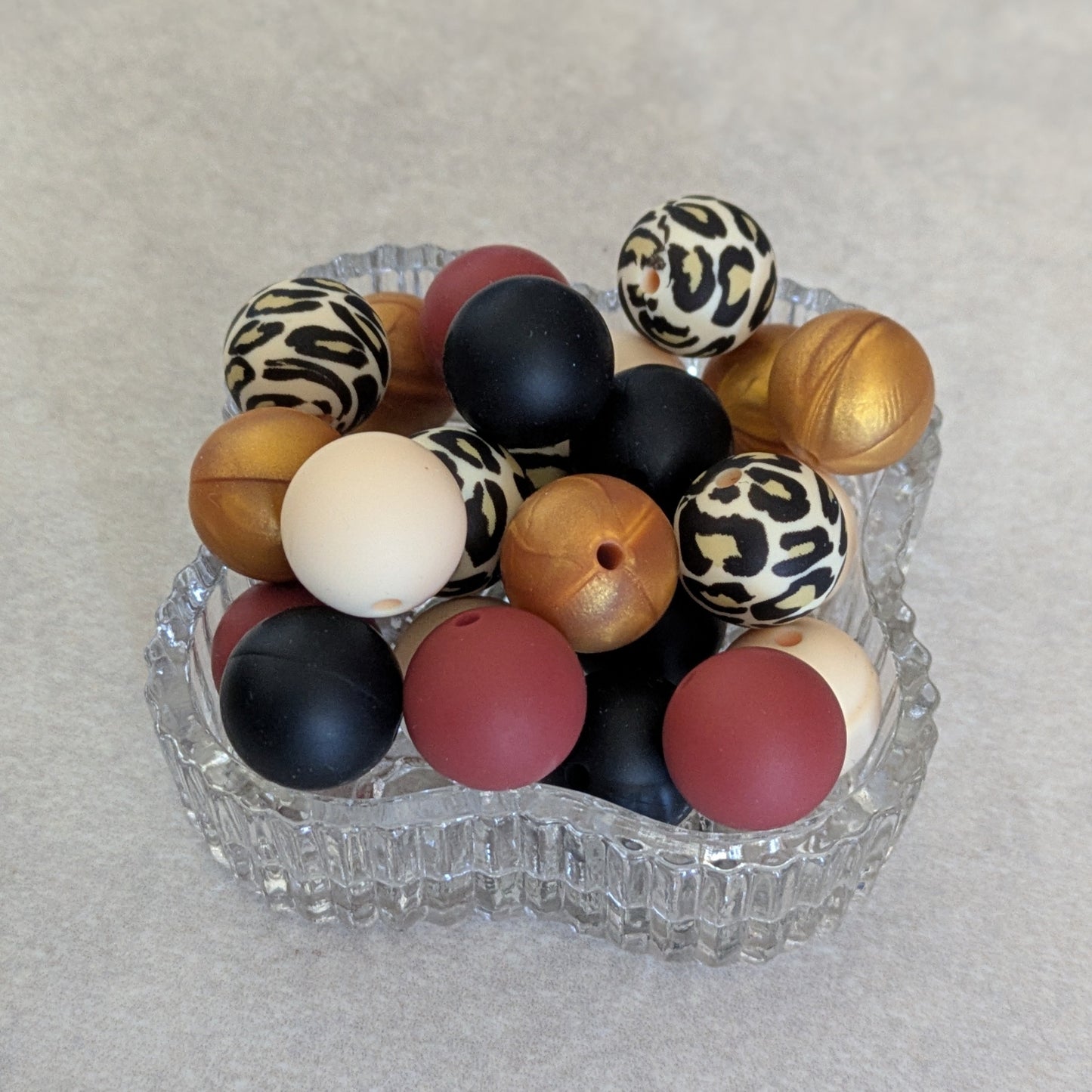 15 mm - silicone bead set - 25 pcs - Cheetah, Maroon, Black, Navajo White, Gold